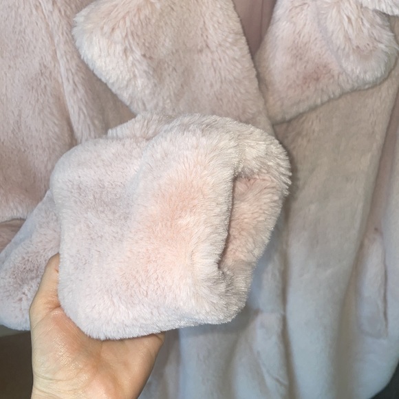 Light pastel pink faux fur jacket - Picture 6 of 9